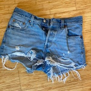 Levi 501 high waist jean shorts, size 25